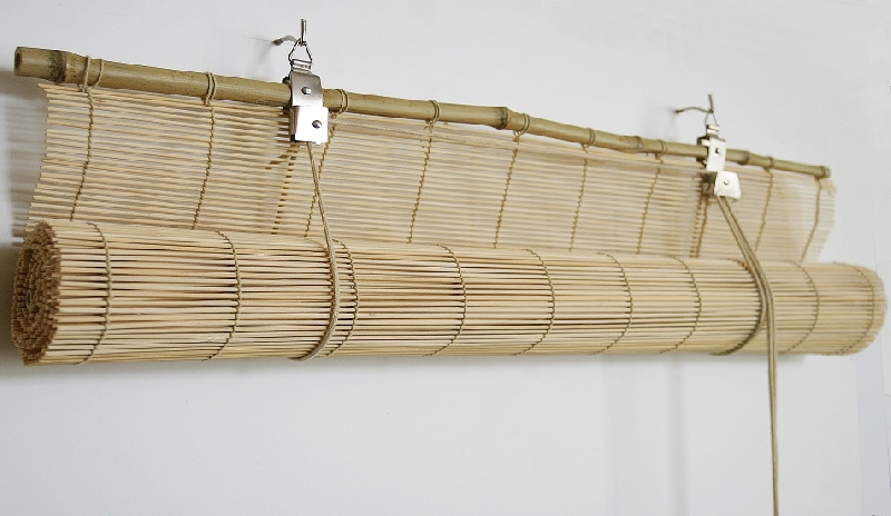 Рулонные бамбуковые шторы.