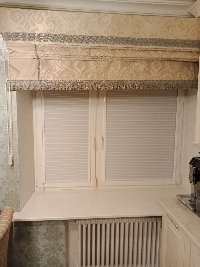 рулонные шторы в кухне м2